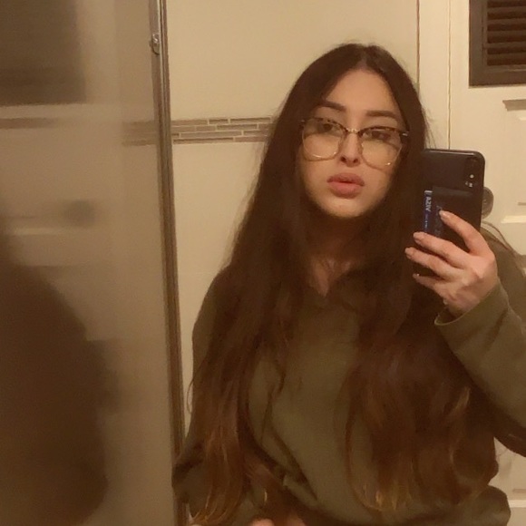 Meet your Posher, Danielle - Picture 1 of 1